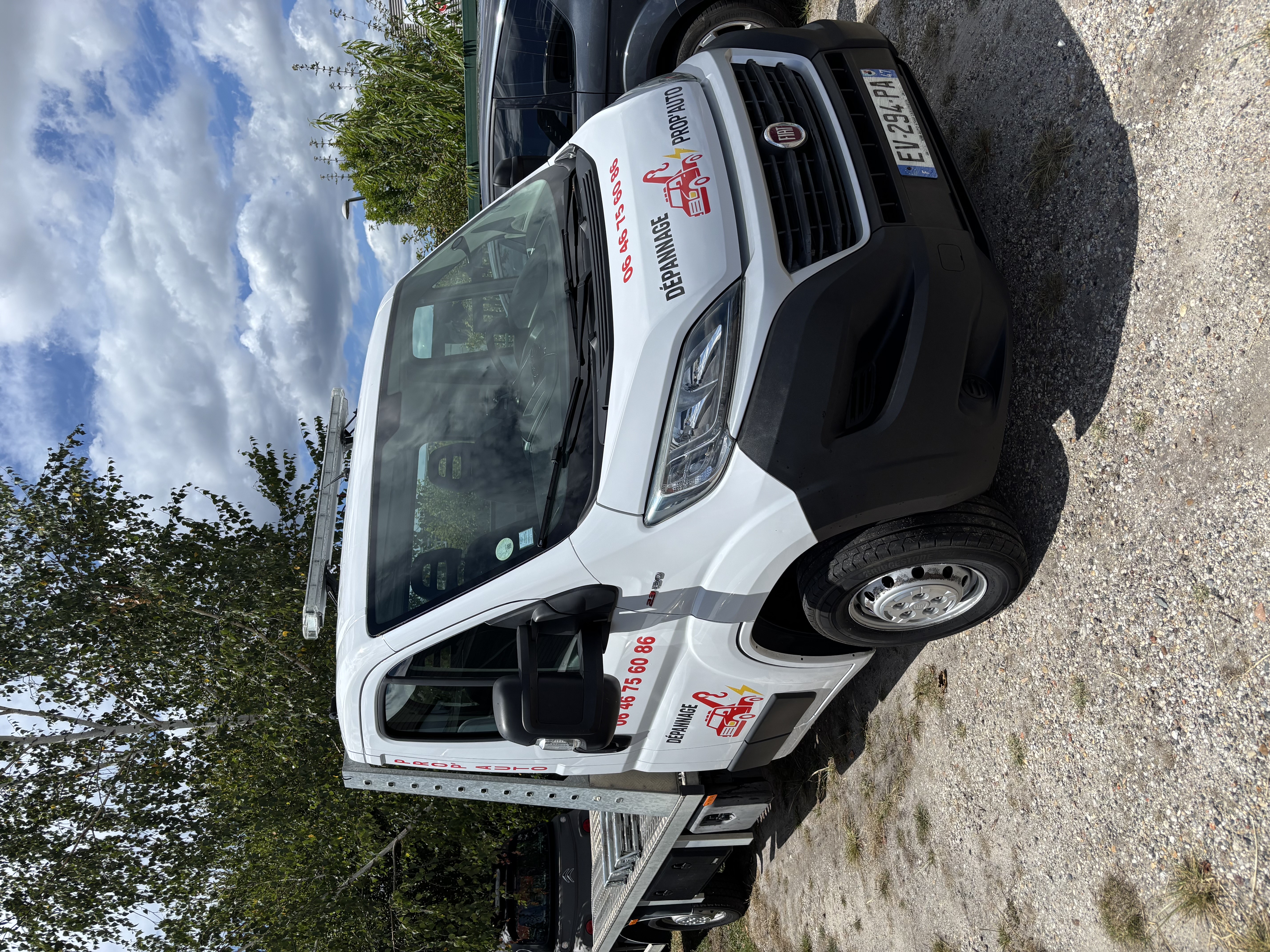 Prop'Auto service vehicle ready for roadside assistance